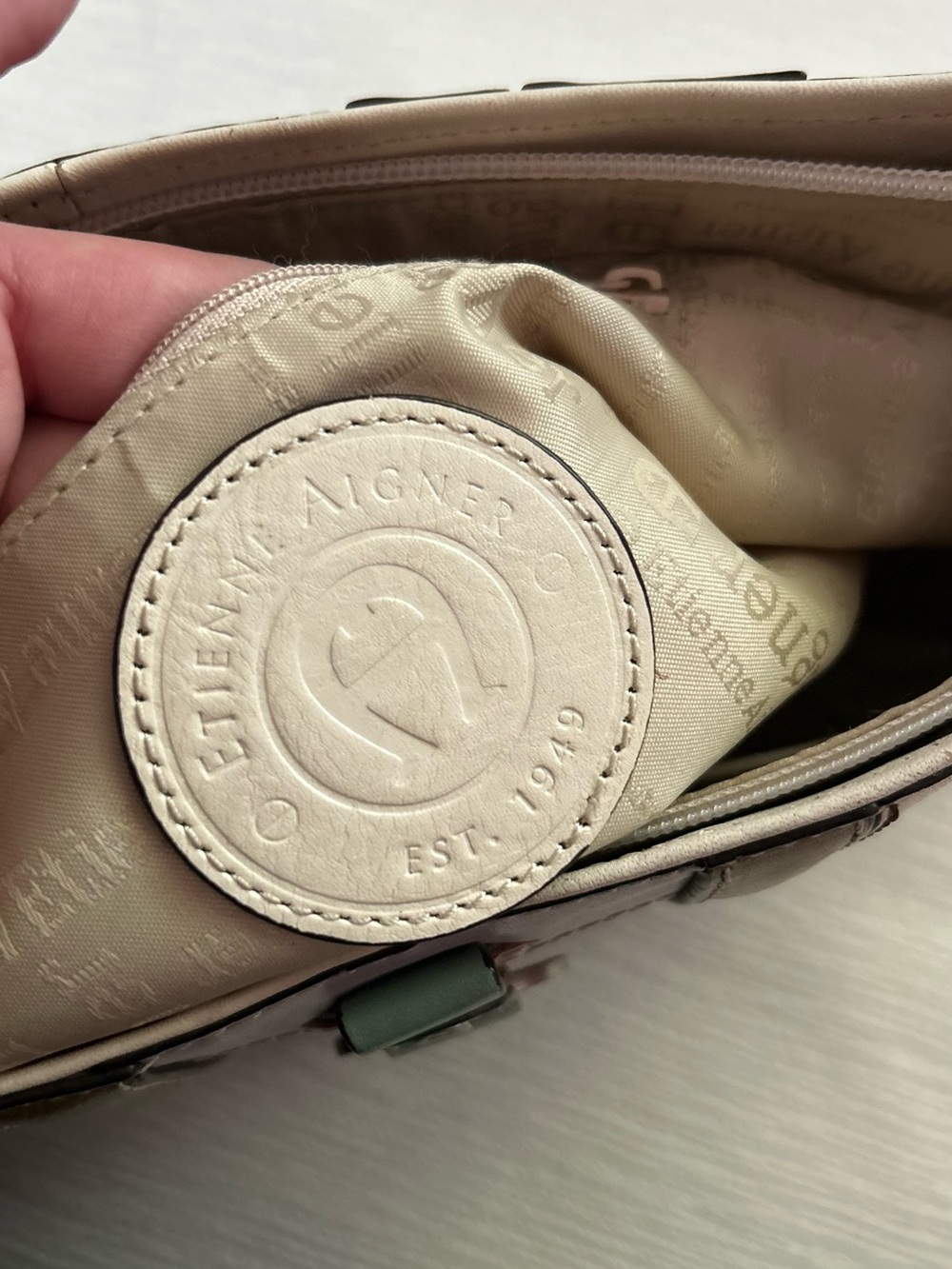 Vintage Etienne Aigner Cream Shoulder Bag - Hard to find. - Picture 8 of 11